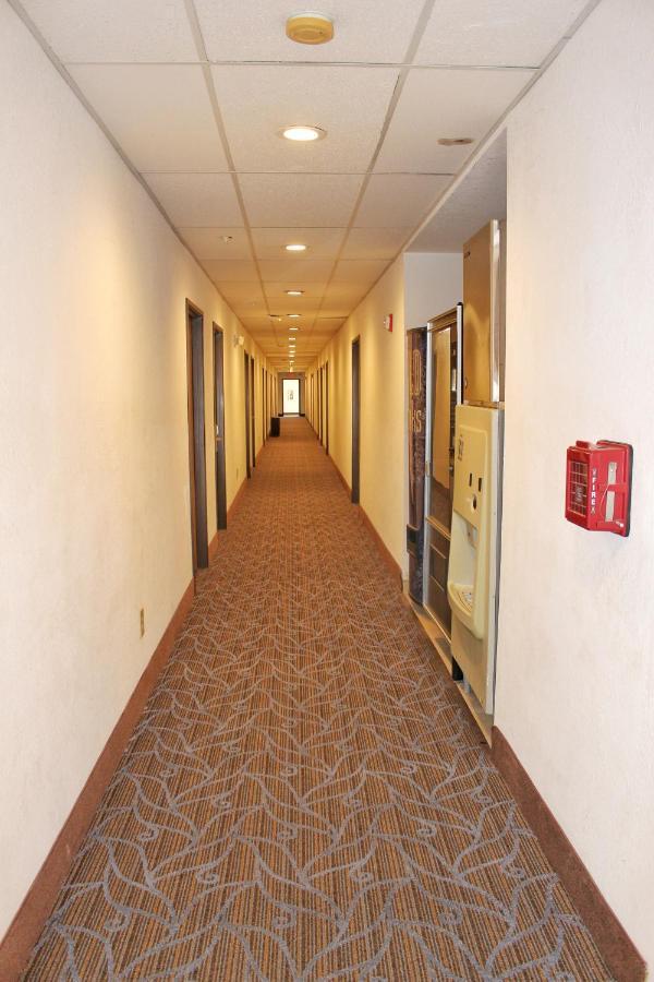 Super 8 By Wyndham De Soto Hotel Kültér fotó