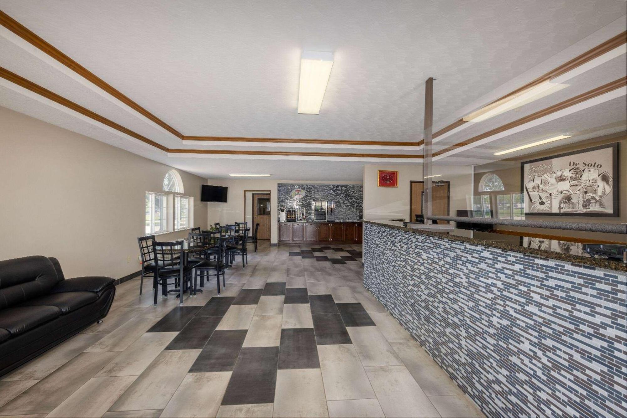 Super 8 By Wyndham De Soto Hotel Kültér fotó