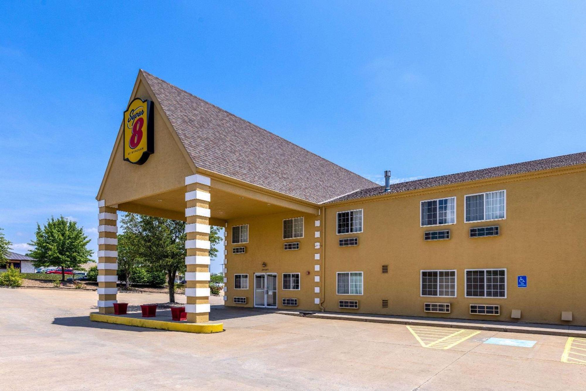 Super 8 By Wyndham De Soto Hotel Kültér fotó